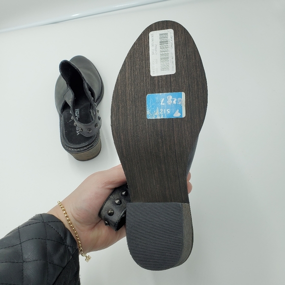 Very Volatile Slip On Mules Slides Slingbacks Stud - Picture 6 of 8